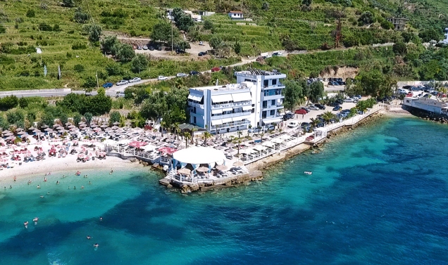 Aeroporti i Vlores do rrise turizmin- Klosi: Nis faza e re e ndertimit te dhjetera hoteleve